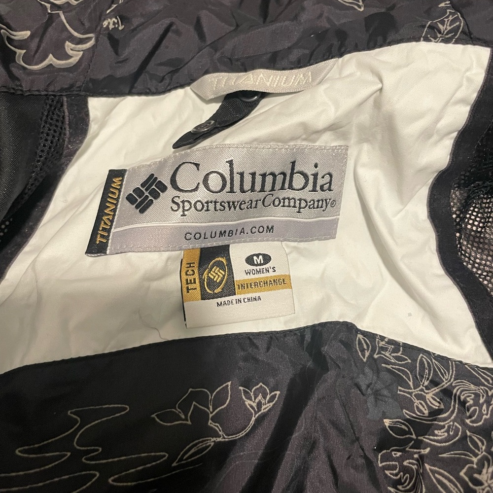 Columbia red Jacket. - Picture 8 of 10